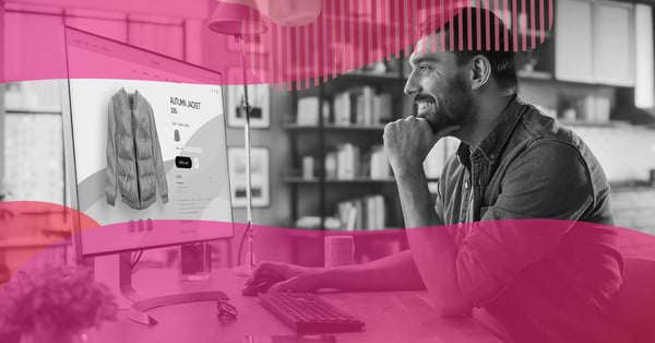 Homem trabalhando no computador com uma página de produto de loja virtual na tela, ilustrando empreendedorismo digital.