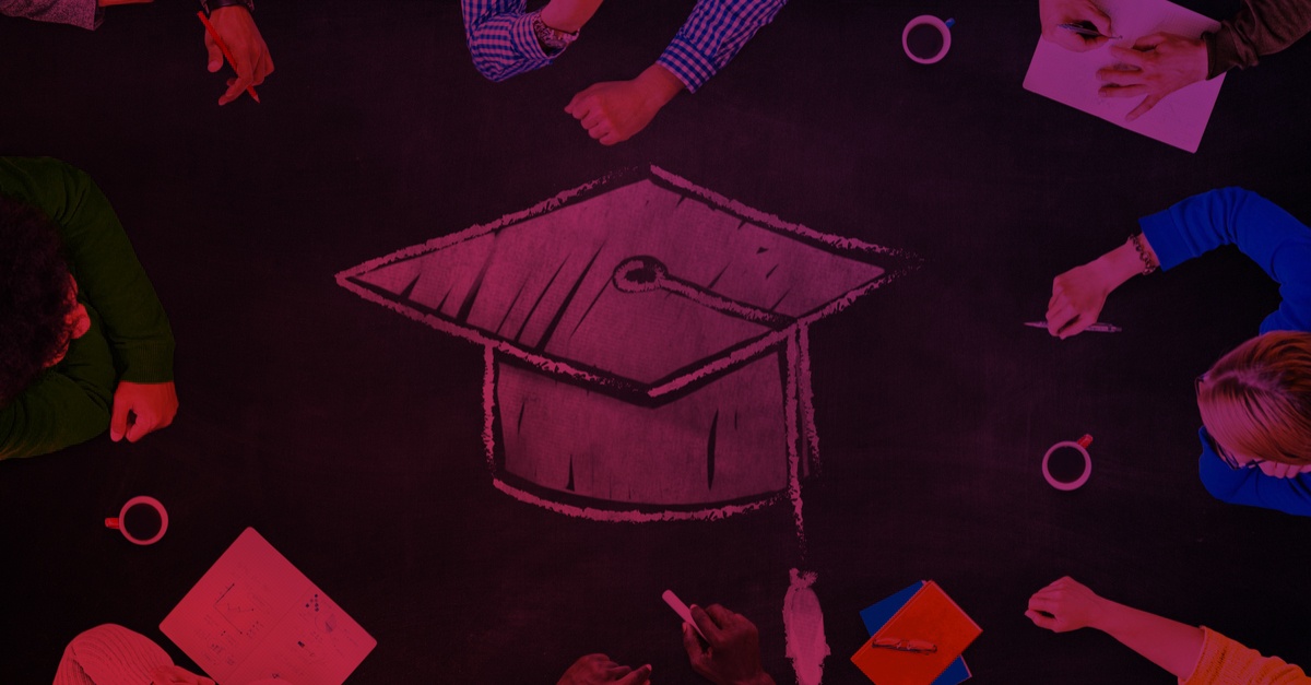 Chapéu de graduação, simbolizando a busca por educação.